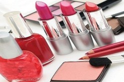 حجز حاوية مملوءة بمواد تجميل مقلدة و مغشوشة ببودواو