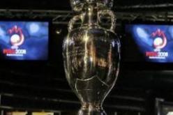 ماجر يحمل كأس أوربا إلى الجزائر يومي 12و13 مارس