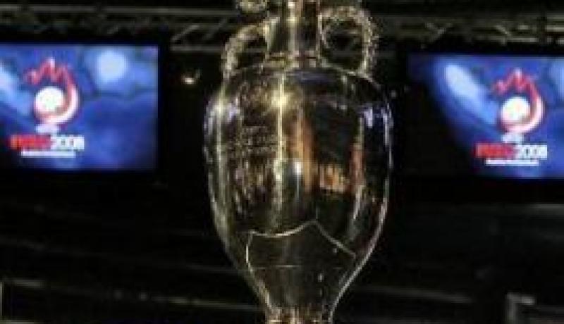 ماجر يحمل كأس أوربا إلى الجزائر يومي 12و13 مارس