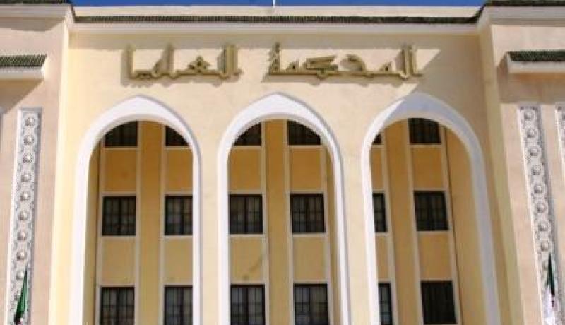 رئيس غرفة بمجلس الدولة يتهم سائقا بالمحكمة العليا بسرقته وتزوير توقيعه