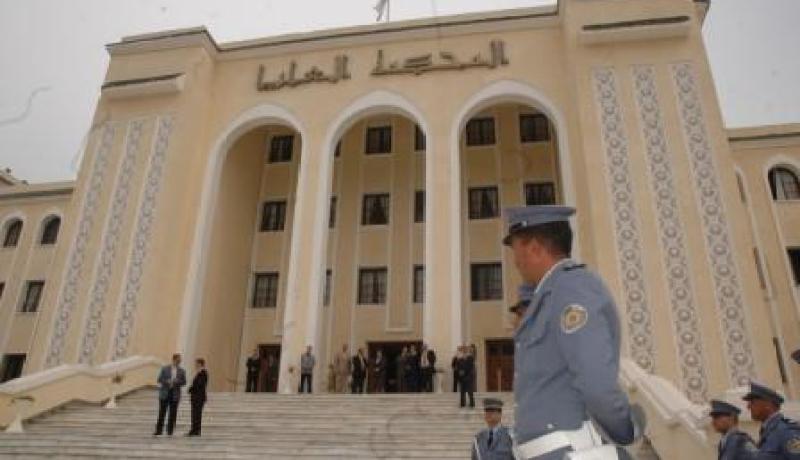 أفرشة للنوم.. في المحكمة العليا