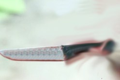 مسبوق يحاول قتل عون حماية مدنية ووالده بضربات سكين في برج البحري