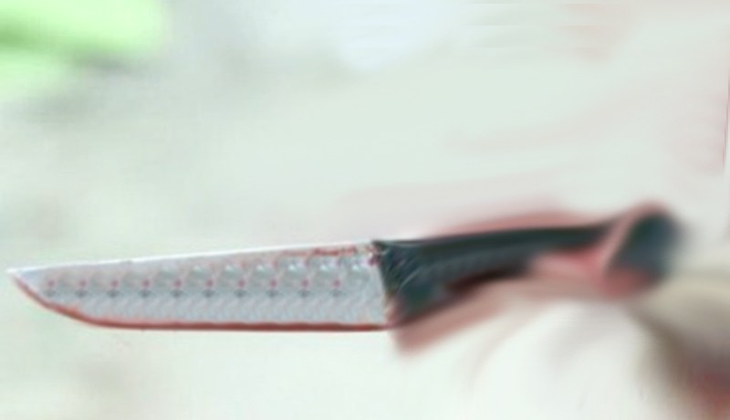 مسبوق يحاول قتل عون حماية مدنية ووالده بضربات سكين في برج البحري