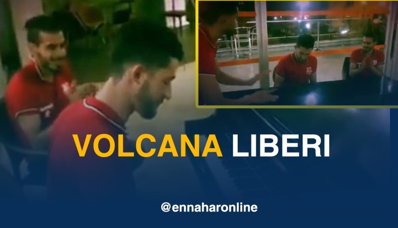 بالفيديو..بطوش يبدع في عزف البيانو قبل مواجهة “ميموزا”