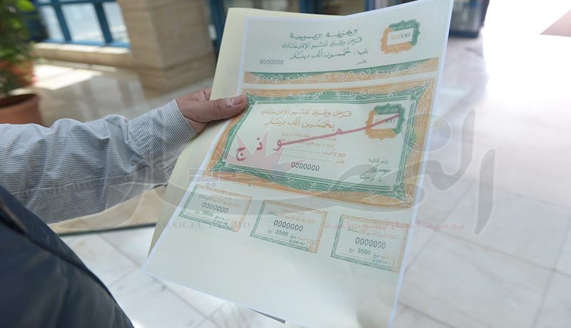 الجزائريون يقرضون الدولة 400 ألف مليار سنتيم في أسبوع