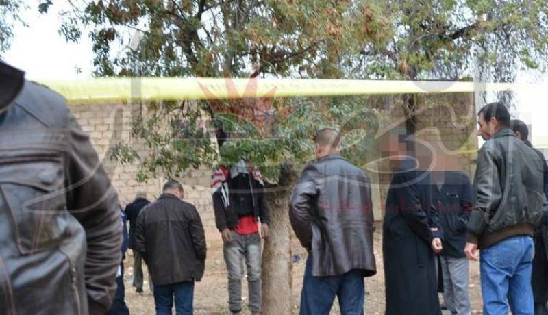 صورة جثة شاب عثر عليه معلقا في شجرة بعد طعنه من طرف مجهولين