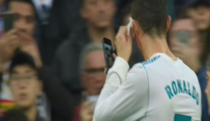 بالصور.. رونالدو يطلب “بورتابل” على أرضية الميدان لهذا السبب
