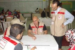 الهلال الاحمر يعلن “ازمة انسانية” بعد لجوء 10 الاف شخص من ليبيا الى تونس