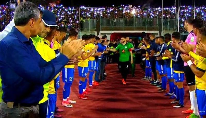 لاعبو بارادو يُقيمون الممر الشرفي لفريق شباب قسنطينة