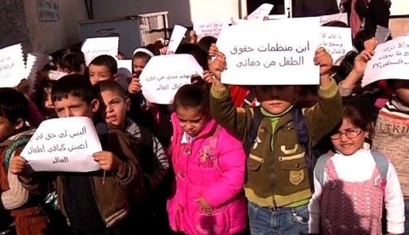 غزة .. مظاهرات للأطفال ضد الغارات الجوية الإسرائيلية