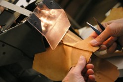 رفع أجور عمال مؤسسات صناعة النسيج والملابس وتحويل الجلود بنسبة‮ ‬20‮ ‬بالمائة