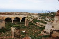 قصر رايس حميدو “المسكون” بناية رائعة مهددة بالانهيار