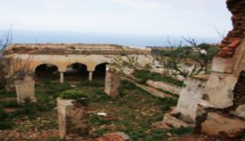 قصر رايس حميدو “المسكون” بناية رائعة مهددة بالانهيار