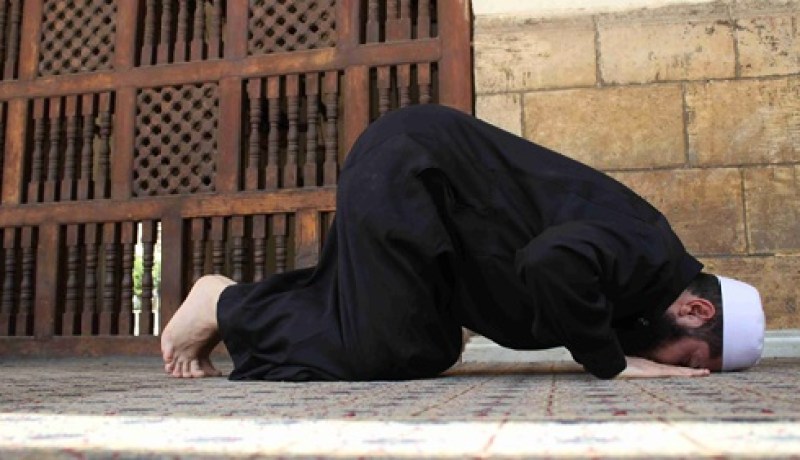 مصنع أمريكي يهدد بطرد 53 عاملا مسلما لأدائهم فريضة الصلاة