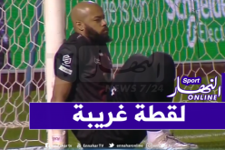 بالفيديو… مبولحي “خلطها” في الدوري السعودي بعد شتم والدته المتوفاة