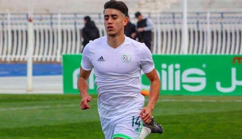 لاعب الخضر يتعرض للعقوبة من طرف الفيفا ويورط ناديه