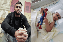 محرز يساند الطفل “محمد” المصاب بورم على مستوى الدماغ