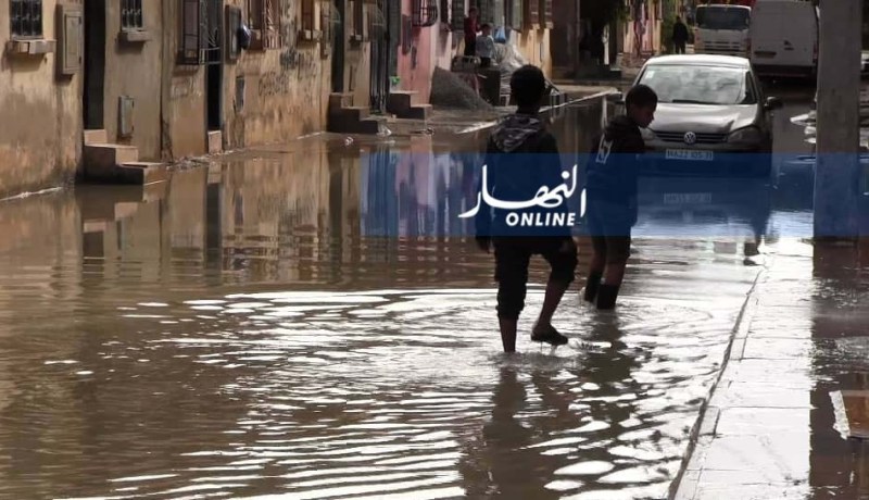 بالصوروالفيديو.. سيول الأمطار تغرق منطقة سيدي معروف بوهران