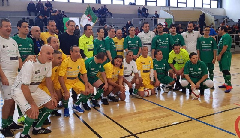 “بلماضي” يُشارك في دورة كروية بباريس