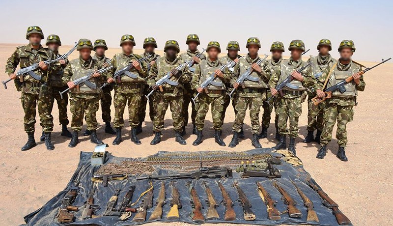 بالفيديو والصور…اكتشاف أسلحة ثقيلة وذخيرة داخل مخبأ  في تينزاوتين