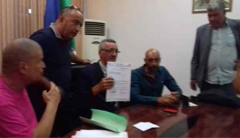 بوعكاز يفسخ العقد مع اتحاد بلعباس وشريف الوزاني يقترب