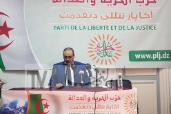 حزب الحرية والعدالة يقرر التصويت بنعم على الدستور الجديد