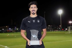 بالصور.. بونجاح يتسلم جائزة هدّاف دوري أبطال آسيا
