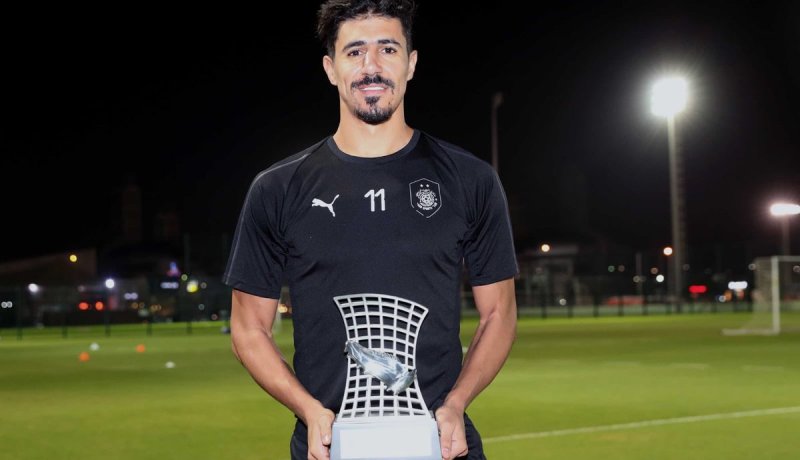 بالصور.. بونجاح يتسلم جائزة هدّاف دوري أبطال آسيا