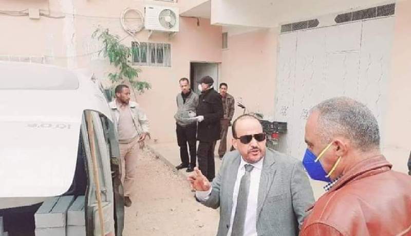 السيناتور الطاهر غزيل يتبرع بشحنة كمامات ومطهرات لسكان غرداية
