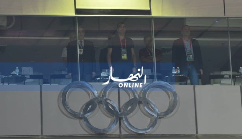 زطشي يتابع اللقاء من المنصة الشرفية