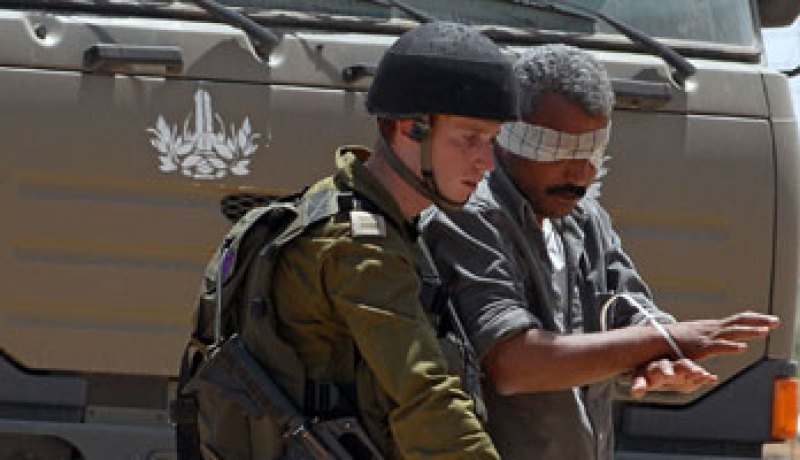 الجيش الإسرائيلي يعتقل فلسطينيا عمره 95 عاما