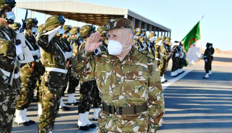 الفريق شنقريحة يُشرف على تنفيذ تمرين تكتيكي بالذخيرة الحية في تندوف