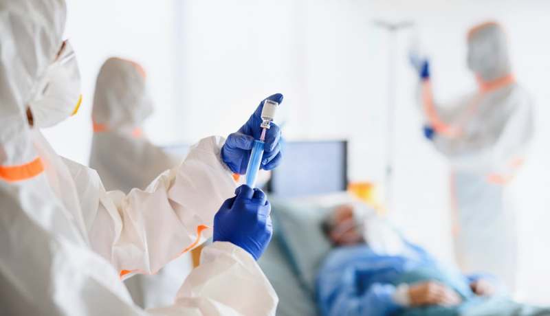 مستشار سابق لترامب: علماء فارون من مختبر ووهان يقدمون معلومات صادمة عن أصل كورونا