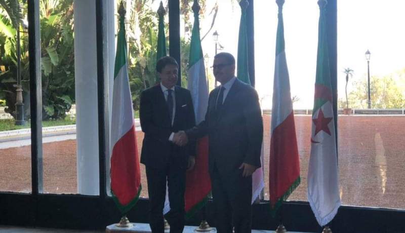 رئيس الوزراء الإيطالي يصل إلى الجزائر