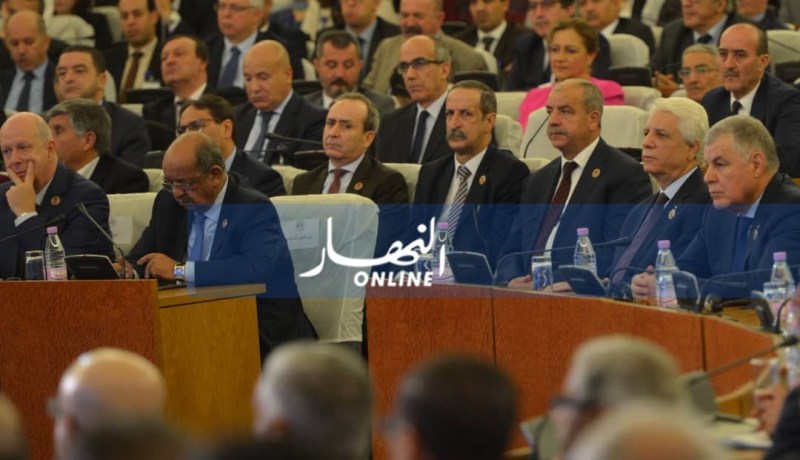 بالصور.. وزراء حكومة أويحيى وشخصيات هامة حاضرة في اللقاء بولاة الجمهورية