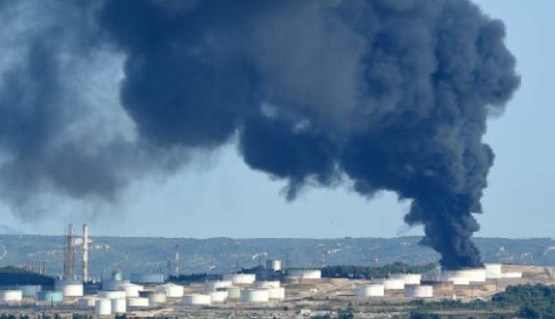 انفجاران  في موقع بتروكيمييائي بجنوب فرنسا والشرطة ترجح الفعل العمد
