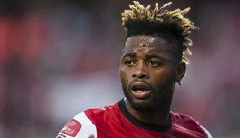 ألكسندر سونغ لن يشارك في المباراة الافتتاحية للأرسنال