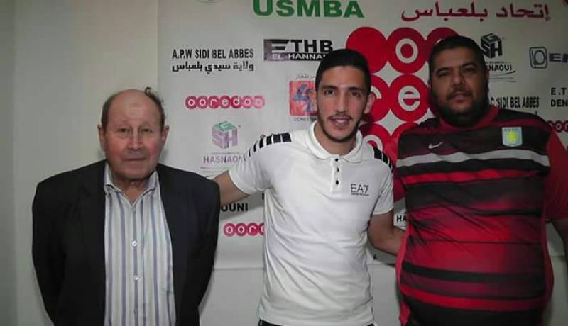 بالصور.. آيت فرقان ينضم لصفوف إتحاد بلعباس