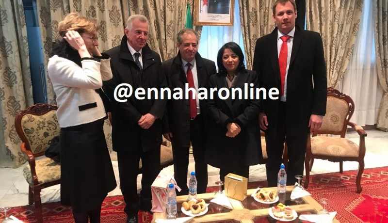 بالصور.. “ولد علي” يُكرّم الرئيس السابق لدولة المجر والوفد المرافق له !