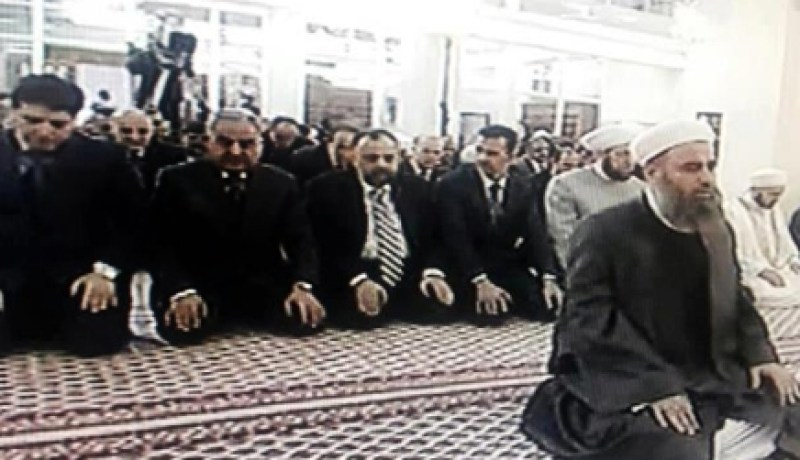 الأسد يؤدي صلاة العيد في 11 دقيقة وسط تشديد أمني