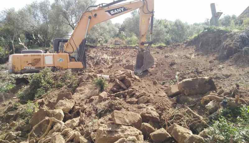 بجاية: حجز جرافة إثر أشغال حفر وتسطيح غير مرخصة للأراضي بتالة حمزة