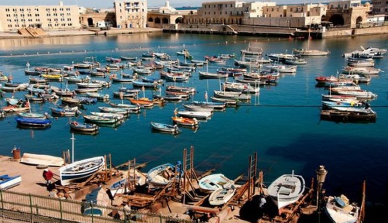 الشروع في تركيب أرصفة عائمة على مستوى 45 ميناء صيد