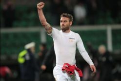 دي روسي يرفض مغادرة روما ويجدد الولاء