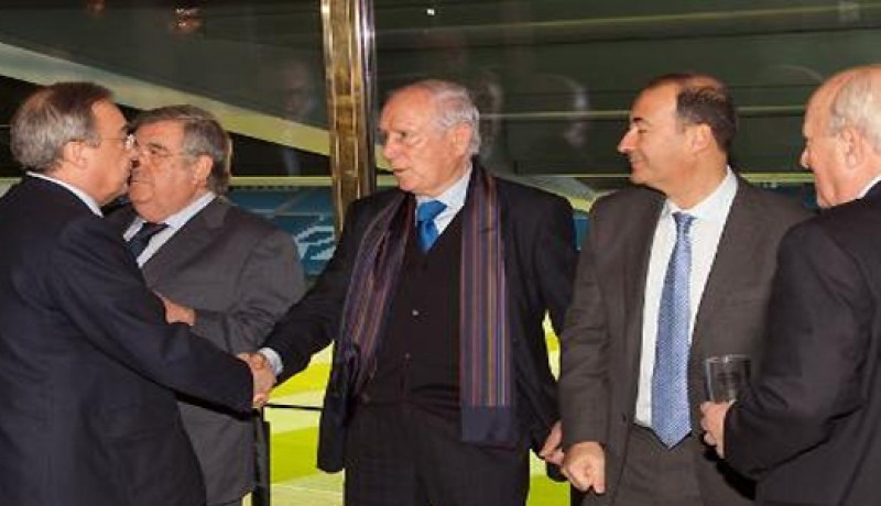 مأدبة غداء جمعت بين مسؤولي ريال مدريد ومسؤولي راسينغ