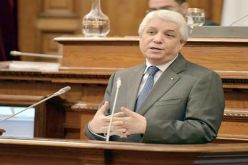 لوح يطرح مشروع القانون المتعلق بالقانون التجاري أمام المجلس الوطني