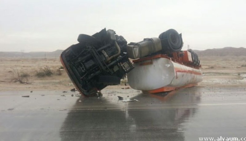 تسرب 27000 لتر من الوقود إثر انقلاب شاحنة مصهرجة جنوب تلمسان