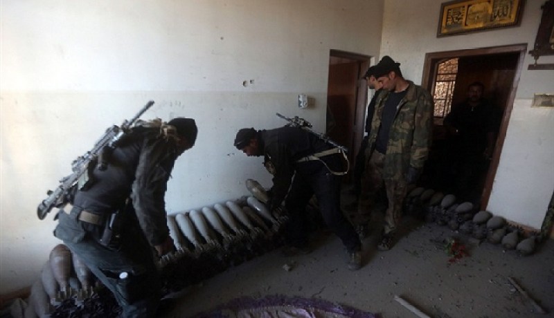 بالصور العثور على مخبأ للأسلحة تابع لداعش في العراق