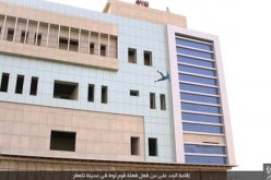 بالصور.. داعش يُلقي بسجين من أعلى مبنى لاتهامه باللواط