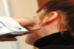 متقاضي مهلوس يعتدي على محامية بالرمشي