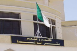 رئيس دائرة يستحوذ على مواد التنظيف